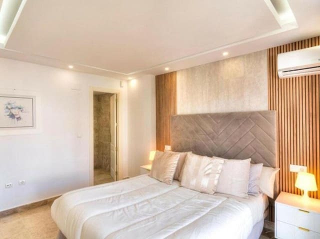 4 soveværelse Byhus til leje i Nueva Andalucía Centro, Marbella med swimmingpool garage - € 4.000 (Ref: 8473430)