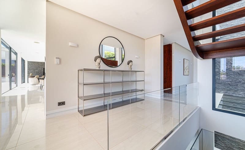 6 soveværelse Villa til leje i Nueva Andalucia med swimmingpool garage - € 21.000 (Ref: 8481755)