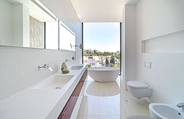 6 sypialnia Willa do wynajęcia w Nueva Andalucía Centro, Marbella z basenem garażem - 21 000 € (Ref: 8481755)