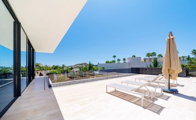 6 sypialnia Willa do wynajęcia w Nueva Andalucía Centro, Marbella z basenem garażem - 21 000 € (Ref: 8481755)
