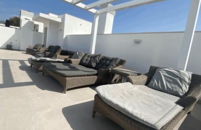 Penthouse de 3 chambres à louer à Atalaya-Isdabe, Estepona avec piscine garage - 5 000 € (Ref: 8499766)