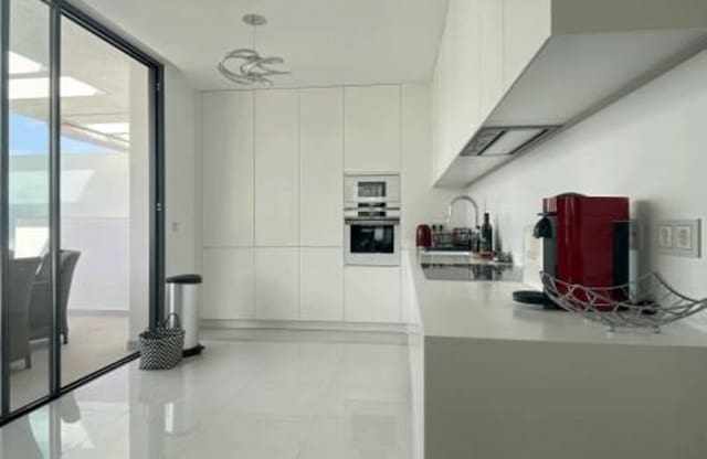 Penthouse de 3 chambres à louer à Atalaya-Isdabe, Estepona avec piscine garage - 5 000 € (Ref: 8499766)