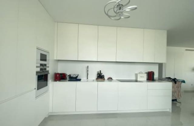 Penthouse de 3 chambres à louer à Atalaya-Isdabe, Estepona avec piscine garage - 5 000 € (Ref: 8499766)