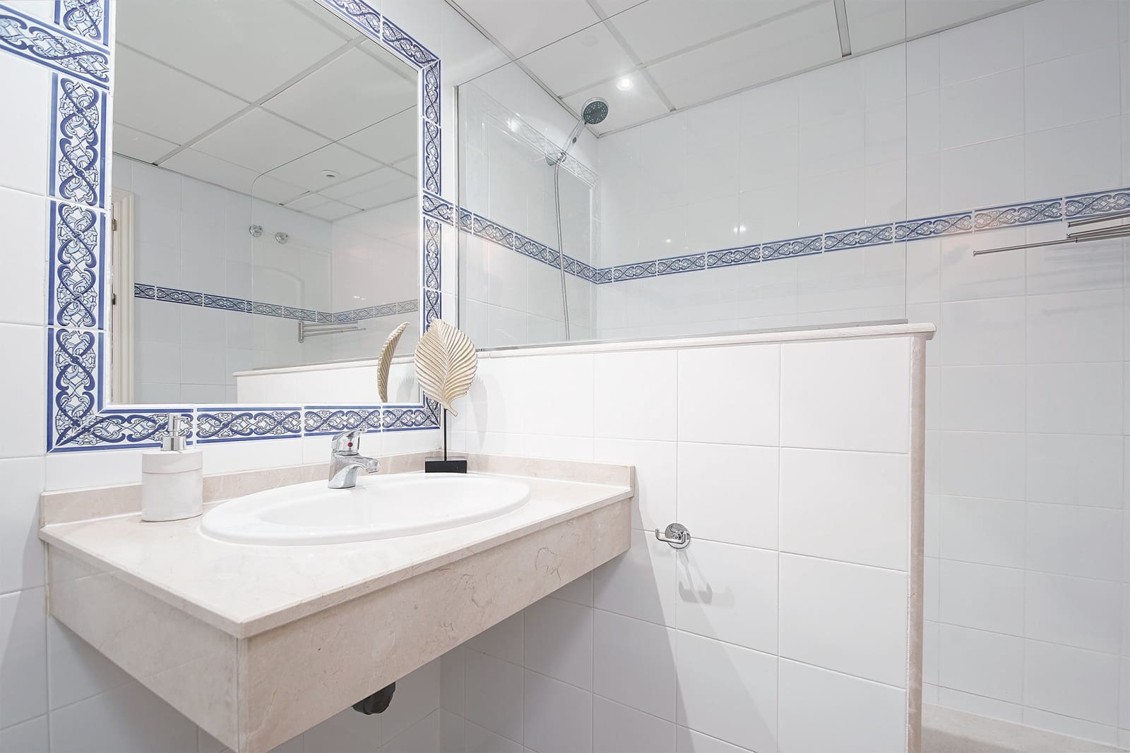 3 makuuhuone Huoneisto myytävänä paikassa San Pedro de Alcantara mukana uima-altaan 
autotalli - 650 000 € (Ref: 8505399)