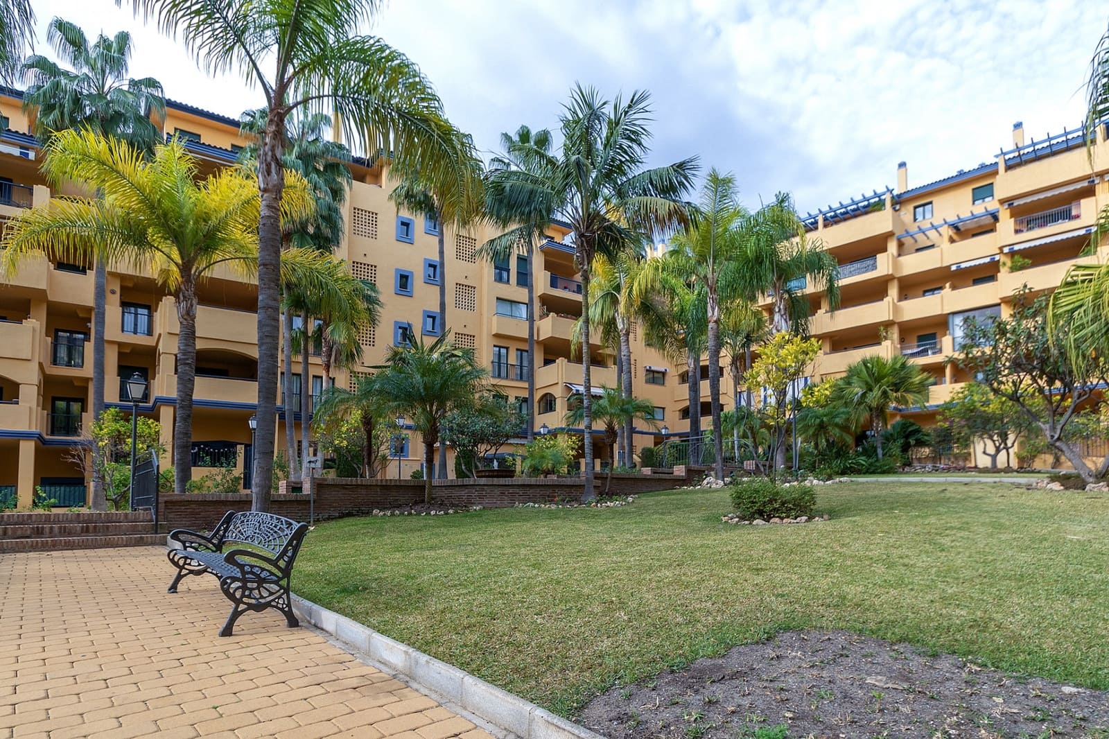 3 makuuhuone Huoneisto myytävänä paikassa San Pedro de Alcantara mukana uima-altaan 
autotalli - 650 000 € (Ref: 8505399)