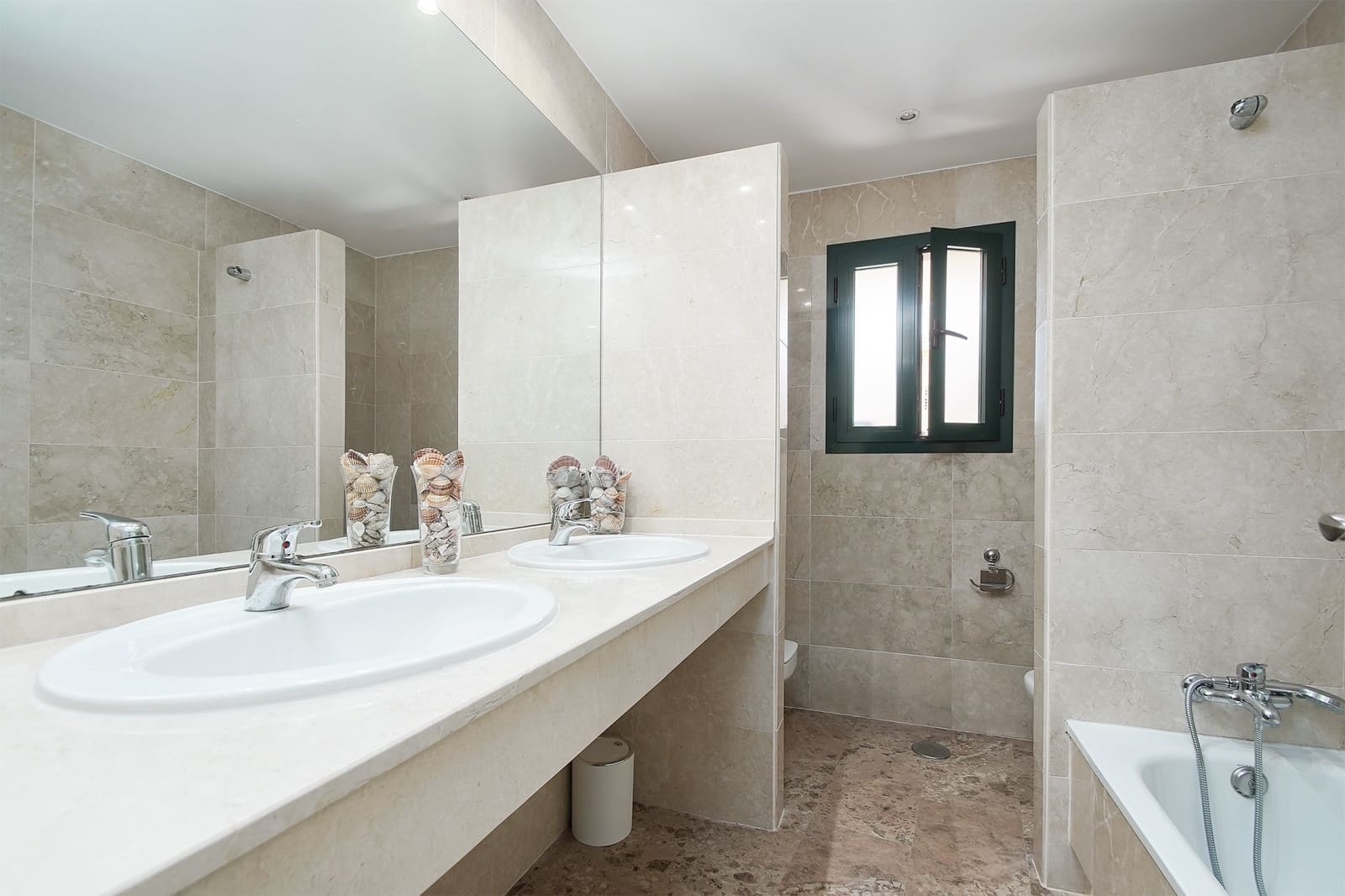 3 quarto Apartamento para venda em San Pedro de Alcantara com piscina garagem - 750 000 € (Ref: 8505399)
