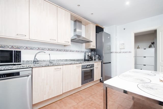 3 quarto Apartamento para venda em Nueva Alcántara, Marbella com piscina garagem - 750 000 € (Ref: 8505399)