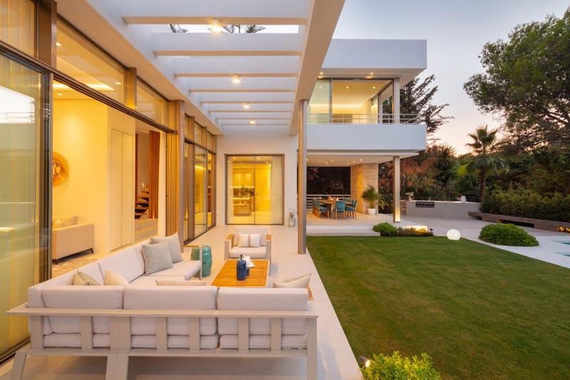 Villa/Maison de 4 chambres à louer à Nueva Andalucia avec piscine garage - 15 000 € (Ref: 8514071)