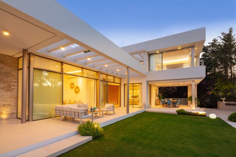 Villa/Maison de 4 chambres à louer à Nueva Andalucia avec piscine garage - 15 000 € (Ref: 8514071)