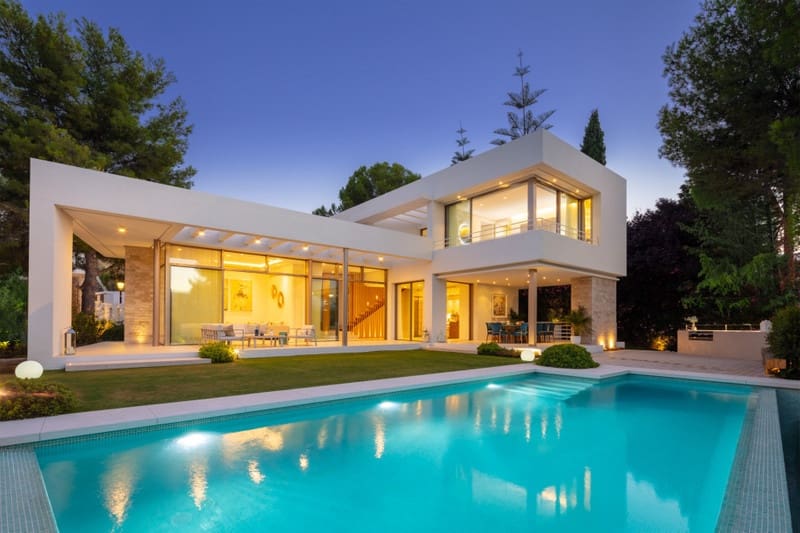 Villa/Maison de 4 chambres à louer à Nueva Andalucia avec piscine garage - 15 000 € (Ref: 8514071)