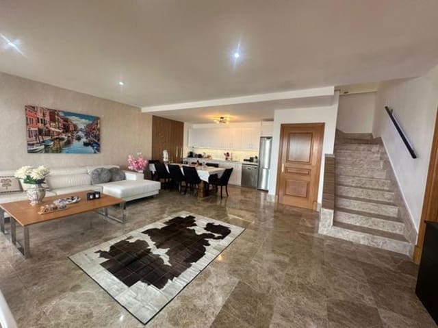 3 quarto Penthouse para venda em Santa Clara, Marbella com piscina garagem - 795 000 € (Ref: 8526371)