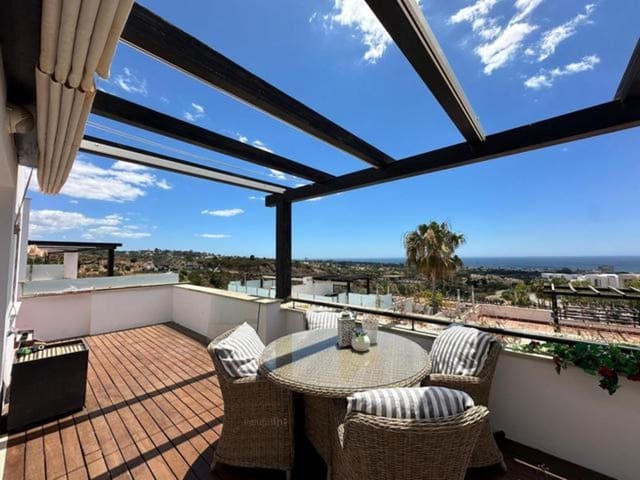 3 quarto Penthouse para venda em Santa Clara, Marbella com piscina garagem - 795 000 € (Ref: 8526371)