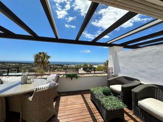 3 quarto Penthouse para venda em Santa Clara, Marbella com piscina garagem - 795 000 € (Ref: 8526371)