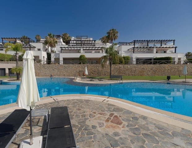 3 quarto Penthouse para venda em Santa Clara, Marbella com piscina garagem - 795 000 € (Ref: 8526371)