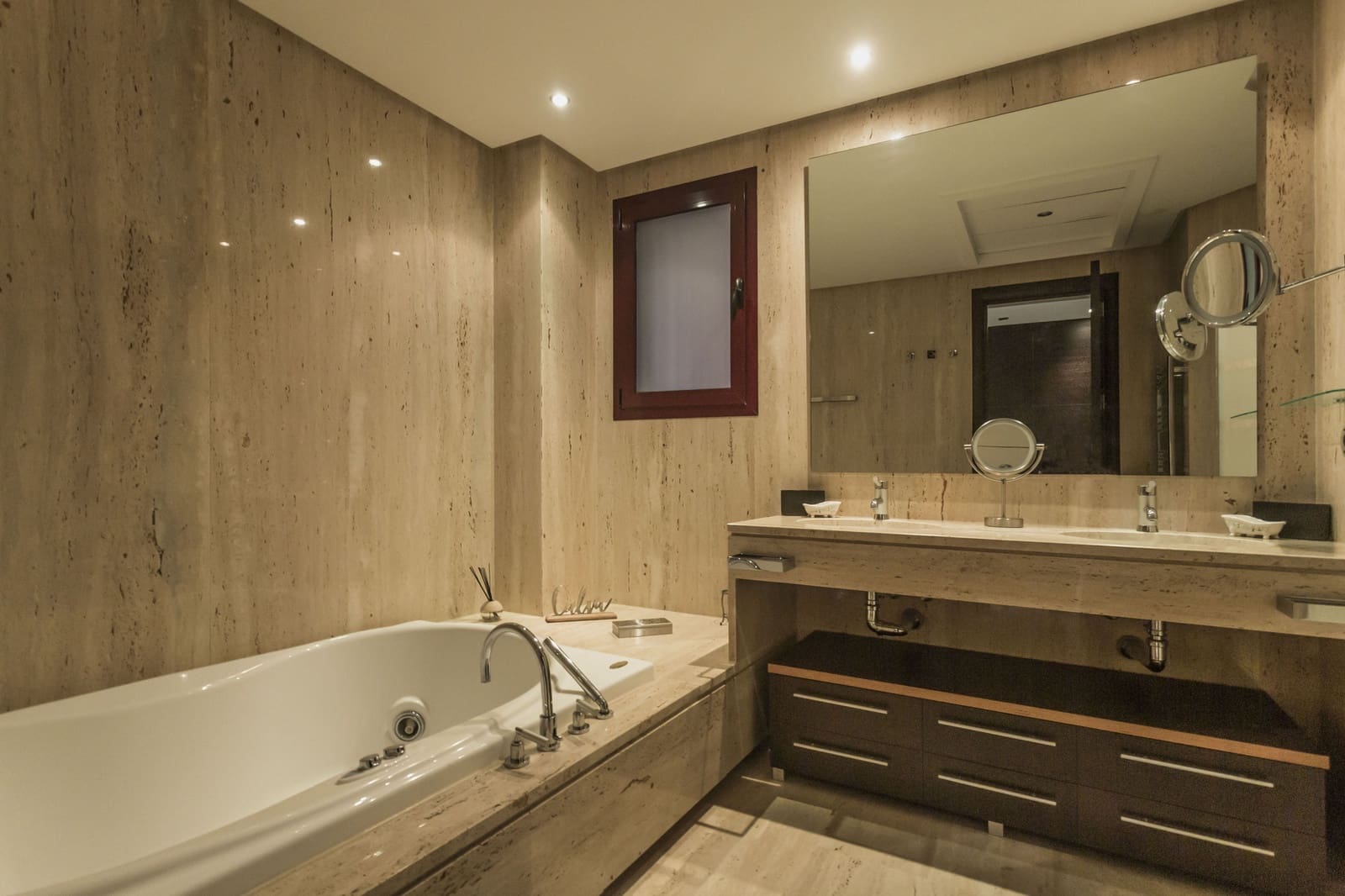 2 Zimmer Apartment zu verkaufen in Marbella mit Pool Garage - 1.750.000 € (Ref: 8526373)