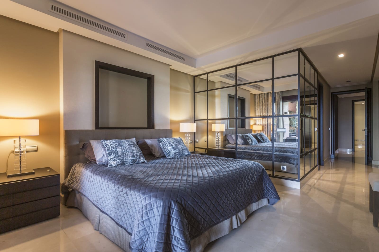 Apartamento de 2 habitaciones en Marbella en venta con piscina garaje - 1.750.000 € (Ref: 8526373)