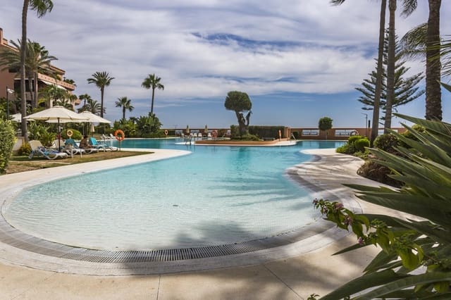 2 soveværelse Lejlighed til salg i Puerto Banus, Marbella med swimmingpool garage - € 1.750.000 (Ref: 8526373)