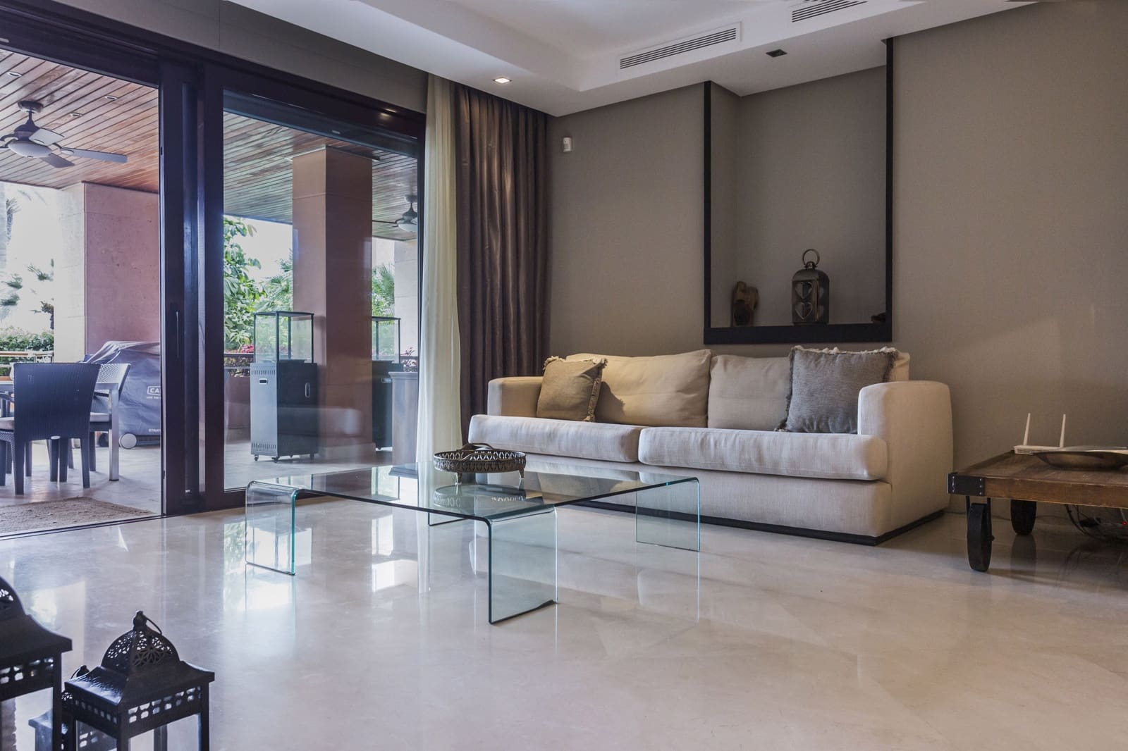 Apartamento de 2 habitaciones en Marbella en venta con piscina garaje - 1.750.000 € (Ref: 8526373)