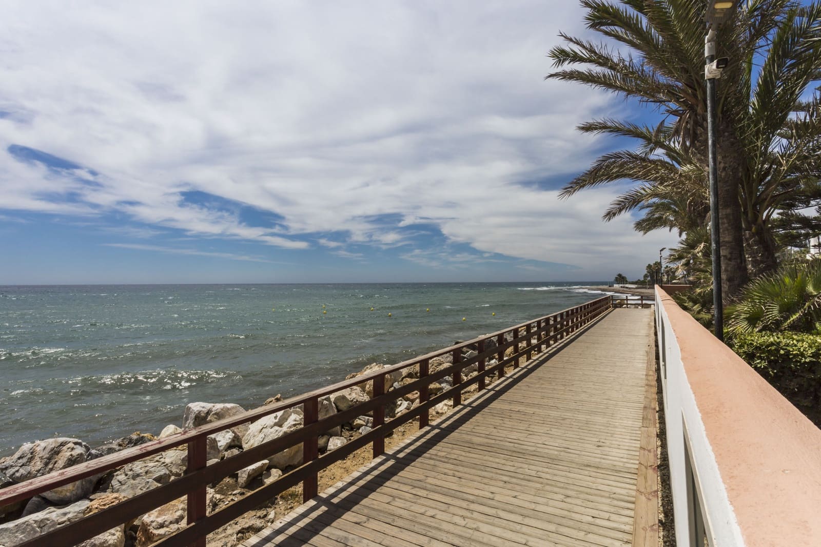 Apartamento de 2 habitaciones en Marbella en venta con piscina garaje - 1.750.000 € (Ref: 8526373)
