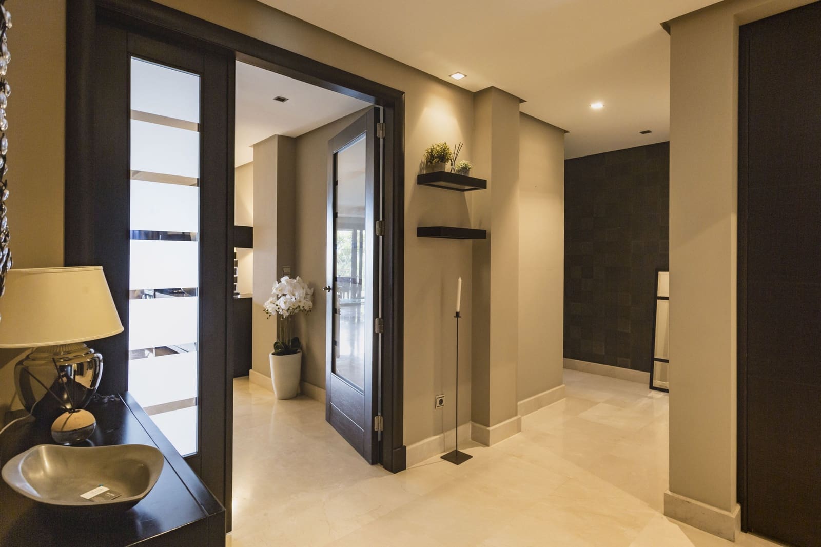 Apartamento de 2 habitaciones en Marbella en venta con piscina garaje - 1.750.000 € (Ref: 8526373)