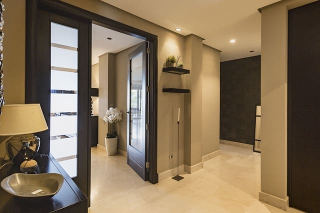 2 soveværelse Lejlighed til salg i Puerto Banus, Marbella med swimmingpool garage - € 1.750.000 (Ref: 8526373)