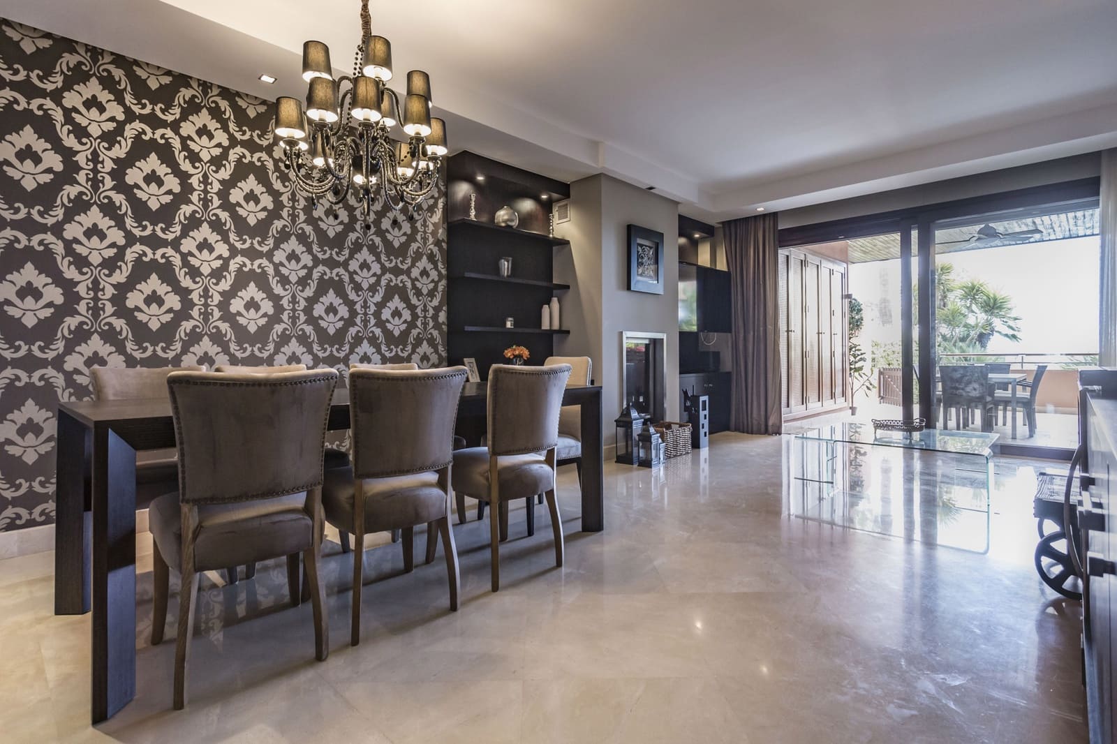 Apartamento de 2 habitaciones en Marbella en venta con piscina garaje - 1.750.000 € (Ref: 8526373)