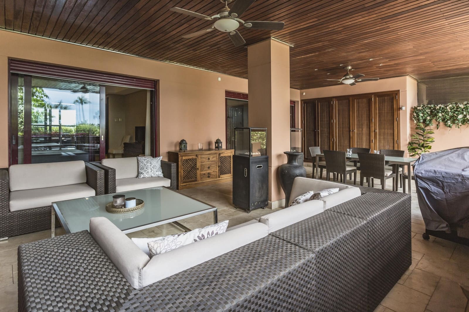 Apartamento de 2 habitaciones en Marbella en venta con piscina garaje - 1.750.000 € (Ref: 8526373)