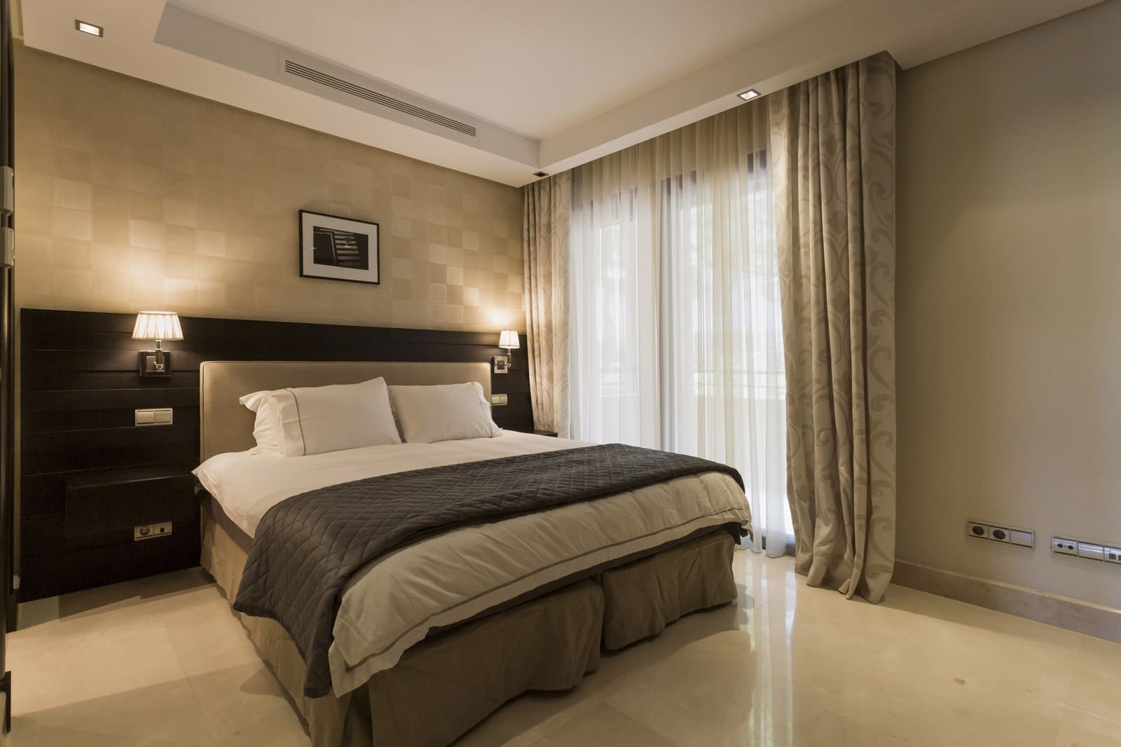 Apartamento de 2 habitaciones en Marbella en venta con piscina garaje - 1.750.000 € (Ref: 8526373)