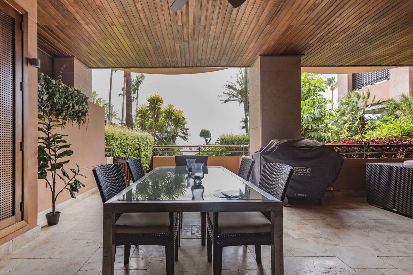 Apartamento de 2 habitaciones en Marbella en venta con piscina garaje - 1.750.000 € (Ref: 8526373)