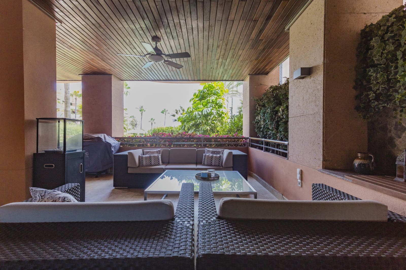 Apartamento de 2 habitaciones en Marbella en venta con piscina garaje - 1.750.000 € (Ref: 8526373)