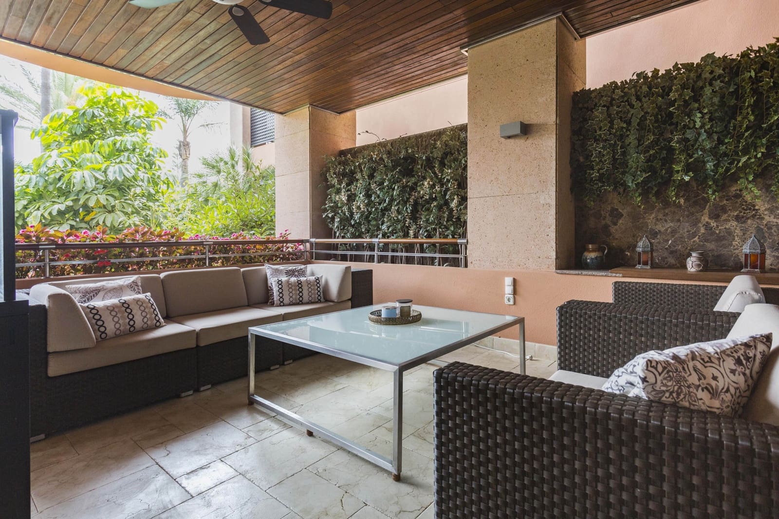 Apartamento de 2 habitaciones en Marbella en venta con piscina garaje - 1.750.000 € (Ref: 8526373)