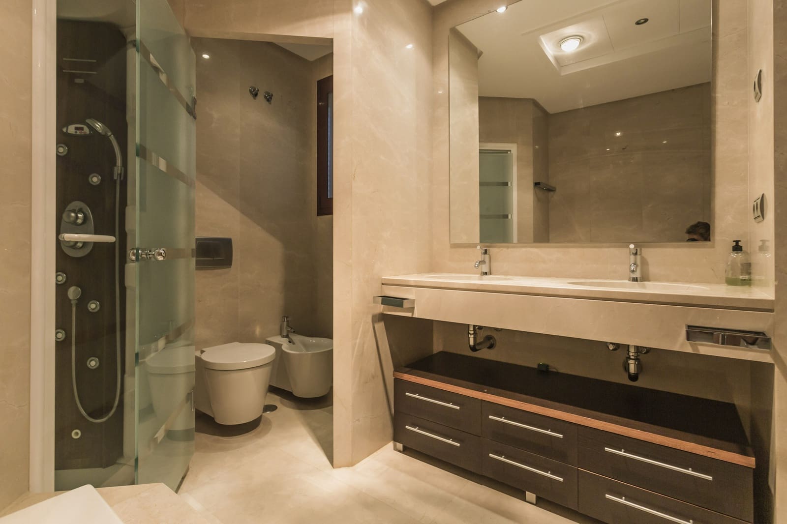 Apartamento de 2 habitaciones en Marbella en venta con piscina garaje - 1.750.000 € (Ref: 8526373)