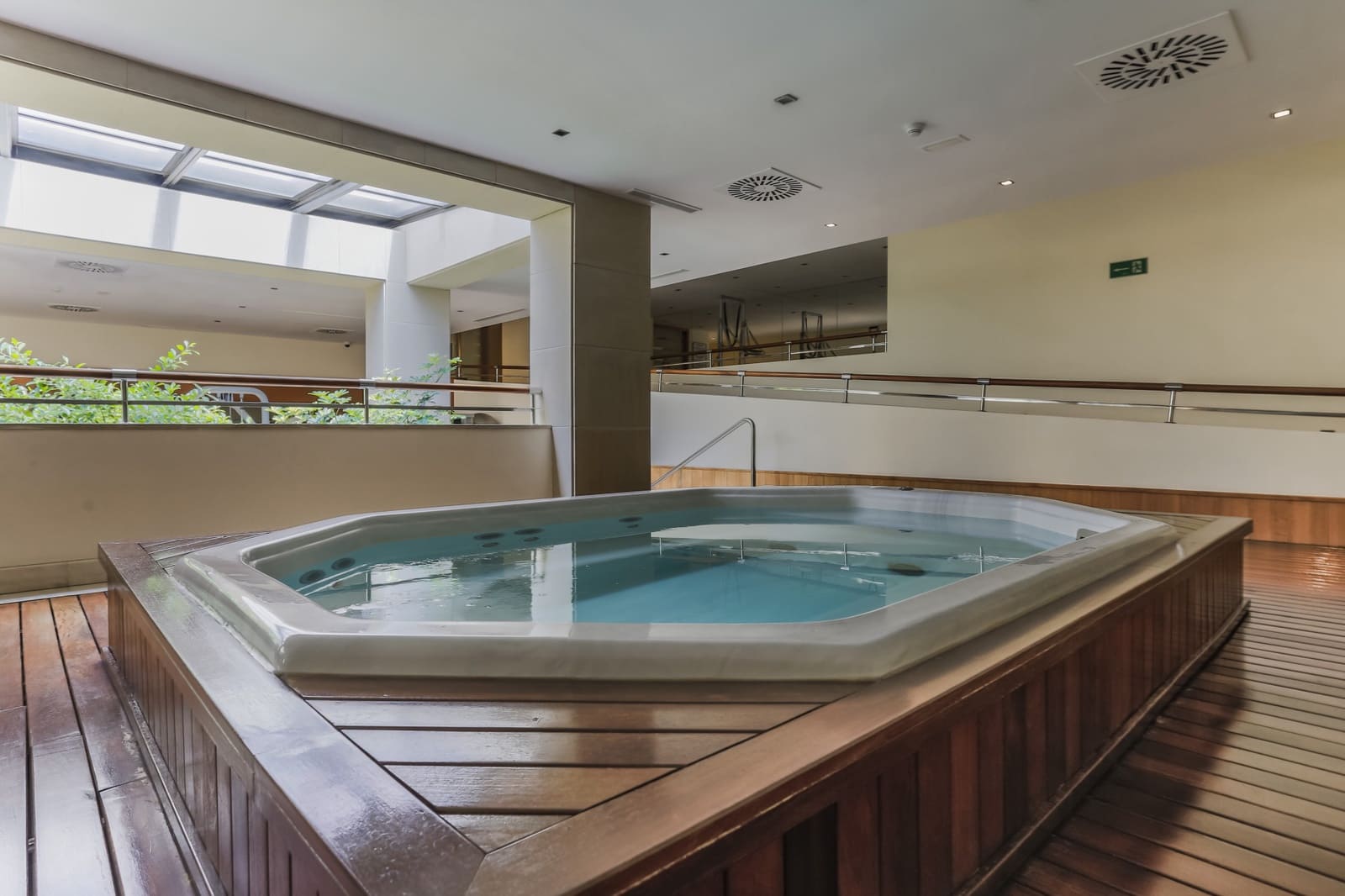 Apartamento de 2 habitaciones en Marbella en venta con piscina garaje - 1.750.000 € (Ref: 8526373)