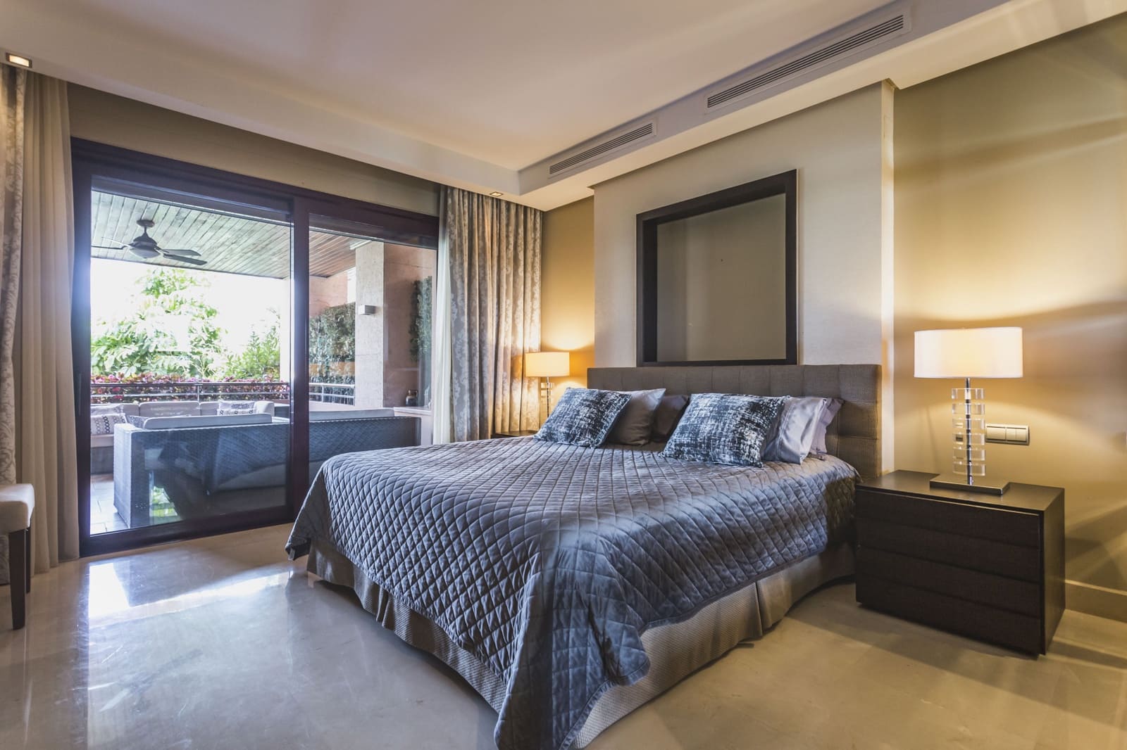 Apartamento de 2 habitaciones en Marbella en venta con piscina garaje - 1.750.000 € (Ref: 8526373)