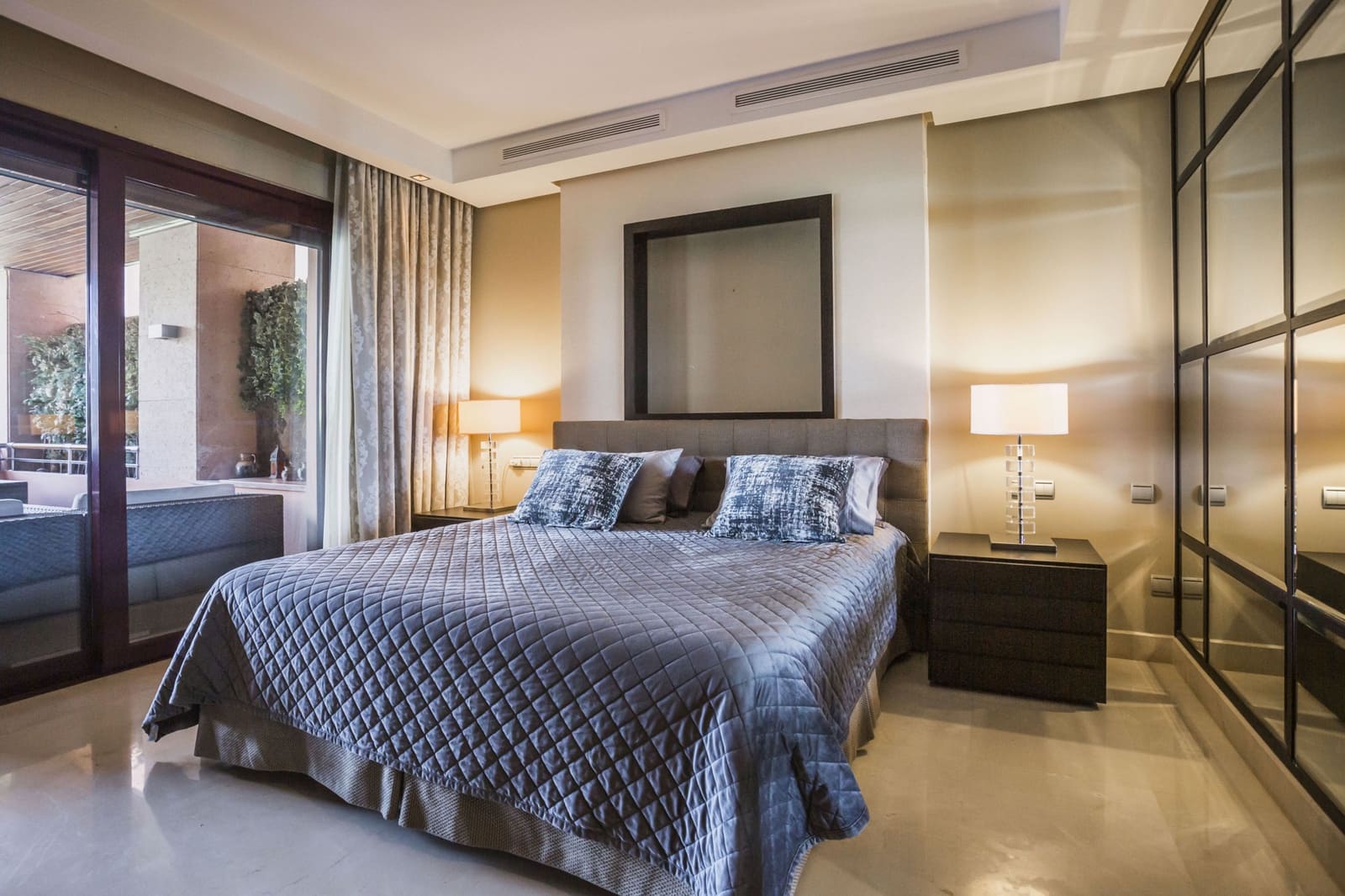 Apartamento de 2 habitaciones en Marbella en venta con piscina garaje - 1.750.000 € (Ref: 8526373)