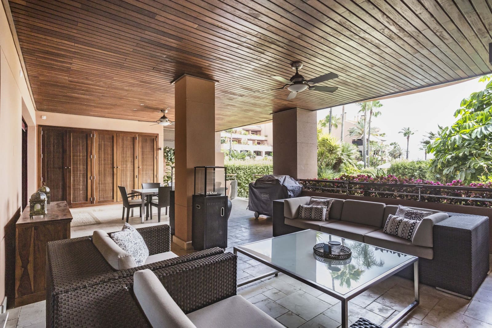 Apartamento de 2 habitaciones en Marbella en venta con piscina garaje - 1.750.000 € (Ref: 8526373)