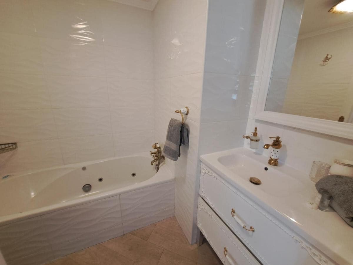 3 quarto Apartamento para arrendar em Riviera del Sol com piscina garagem - 2 500 € (Ref: 8529155)