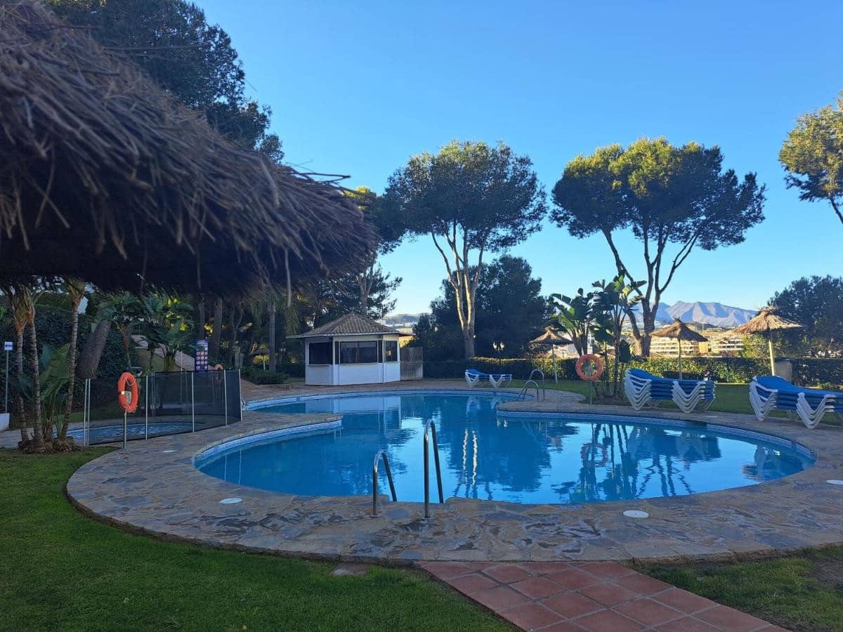 3 quarto Apartamento para arrendar em Riviera del Sol com piscina garagem - 2 500 € (Ref: 8529155)