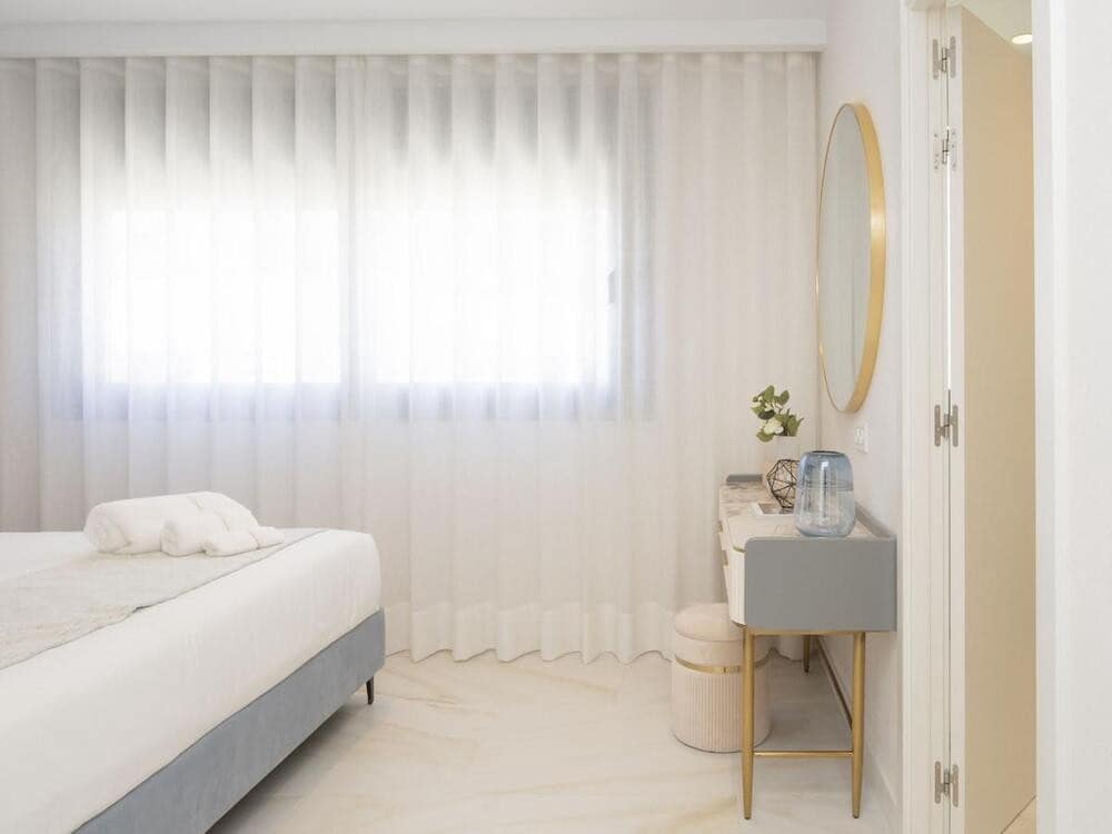 4 soveværelse Byhus til leje i Marbella med swimmingpool garage - € 4.200 (Ref: 8531567)