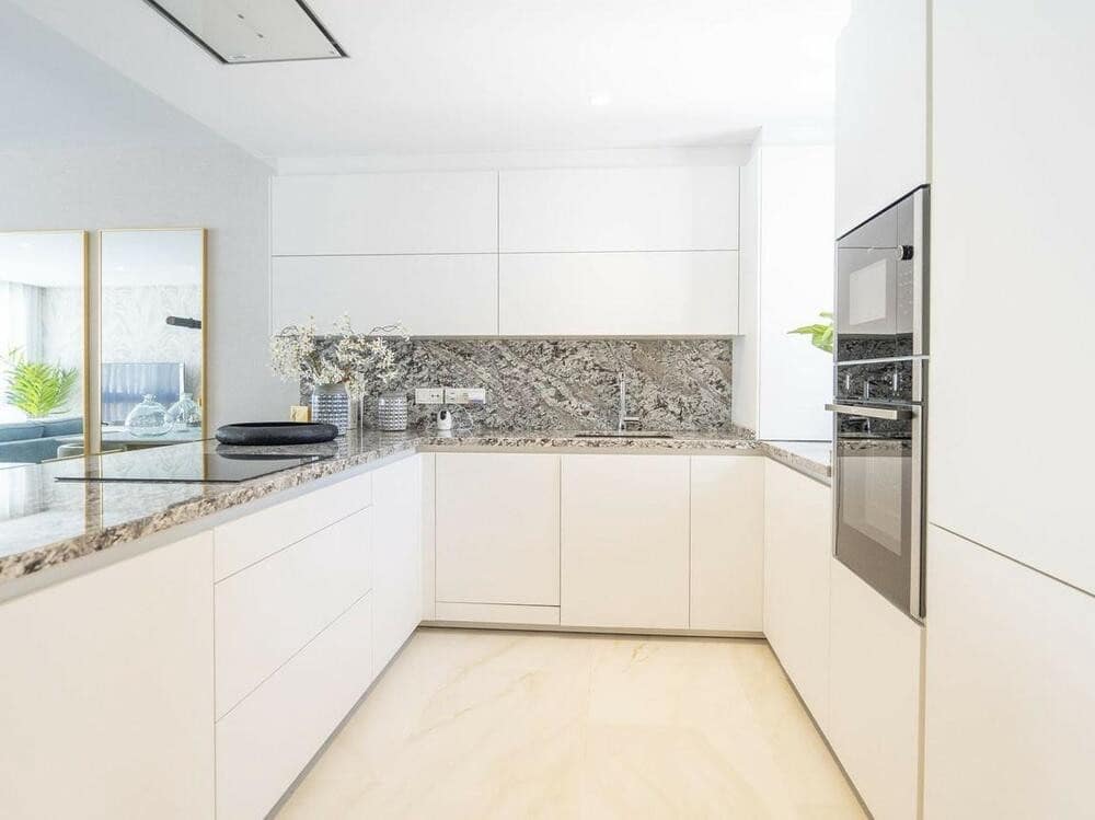 4 soveværelse Byhus til leje i Marbella med swimmingpool garage - € 4.200 (Ref: 8531567)