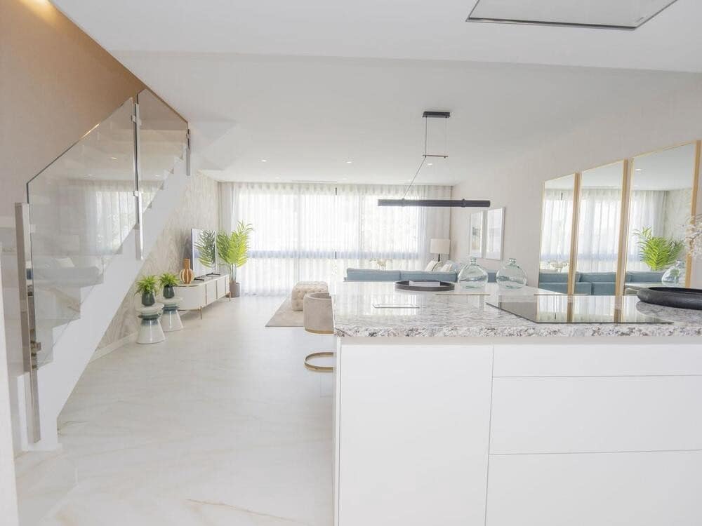 4 soveværelse Byhus til leje i Marbella med swimmingpool garage - € 4.200 (Ref: 8531567)