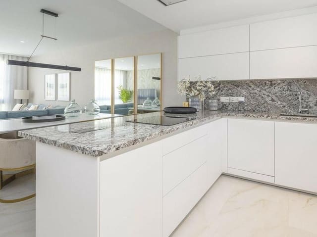 4 makuuhuone Omakotitalo vuokrattavana paikassa La Dama de Noche - La Alzambra, Marbella mukana uima-altaan 
autotalli - 4 200 € (Ref: 8531567)
