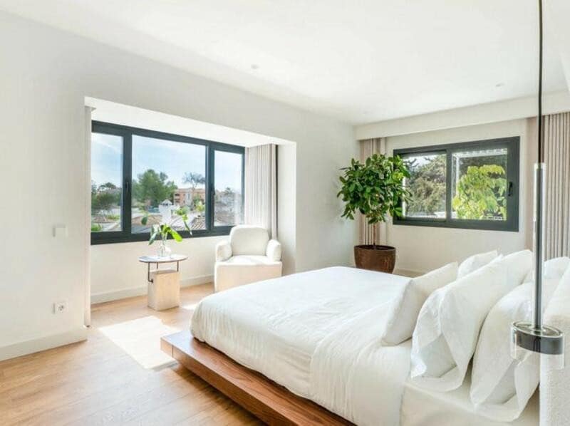 4 bedroom Villa for sale in Marbella with pool garage - € 2,950,000 (Ref: 8536142)