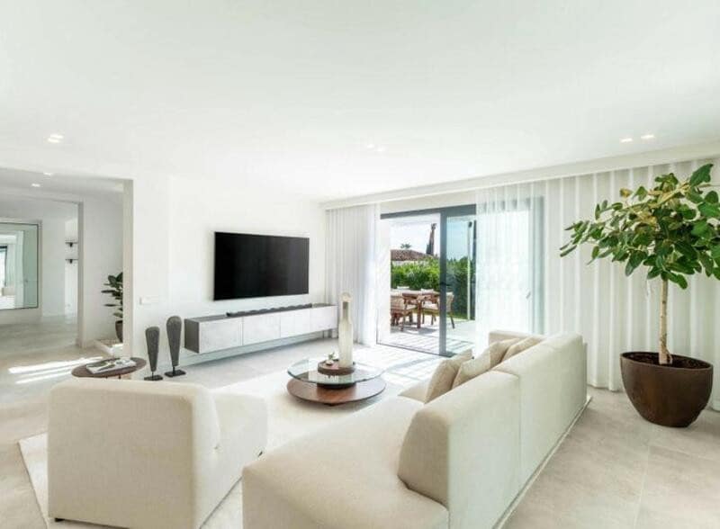 4 bedroom Villa for sale in Marbella with pool garage - € 2,950,000 (Ref: 8536142)