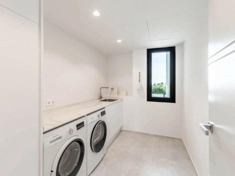 4 bedroom Villa for sale in Marbella with pool garage - € 2,950,000 (Ref: 8536142)