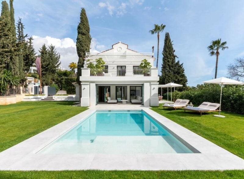 4 bedroom Villa for sale in Marbella with pool garage - € 2,950,000 (Ref: 8536142)
