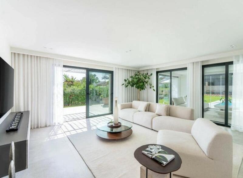 4 bedroom Villa for sale in Marbella with pool garage - € 2,950,000 (Ref: 8536142)