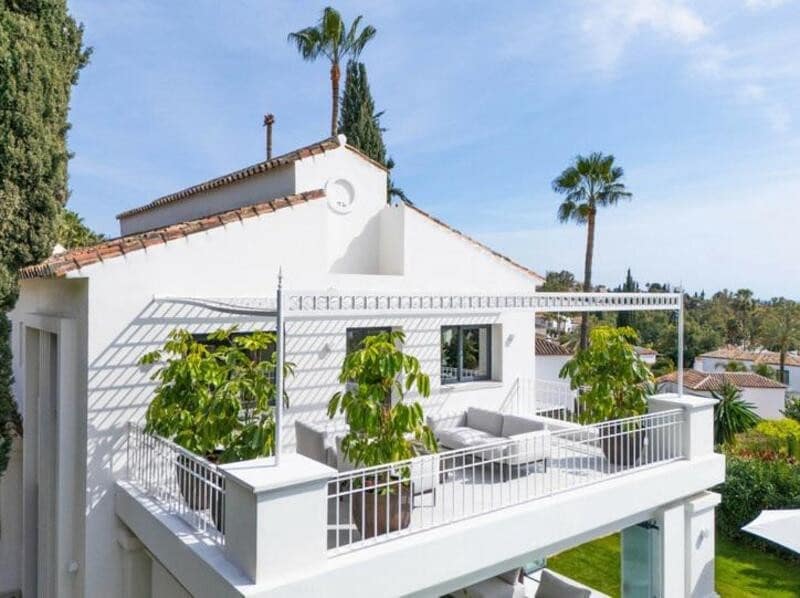 4 bedroom Villa for sale in Marbella with pool garage - € 2,950,000 (Ref: 8536142)