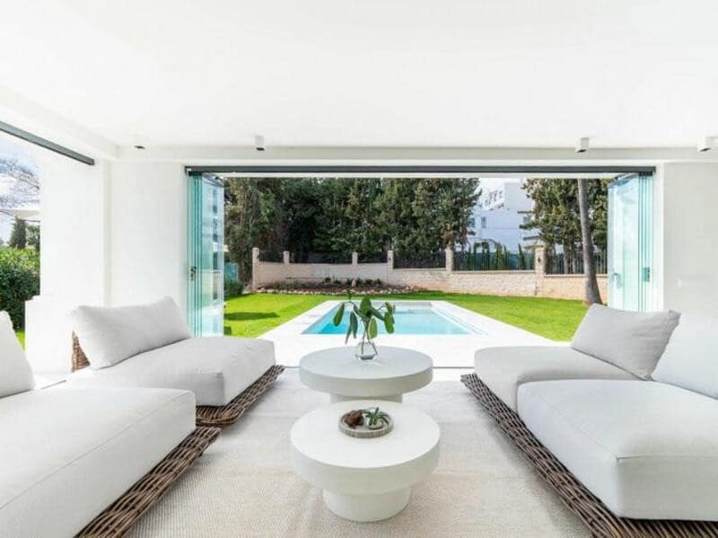 4 bedroom Villa for sale in Marbella with pool garage - € 2,950,000 (Ref: 8536142)