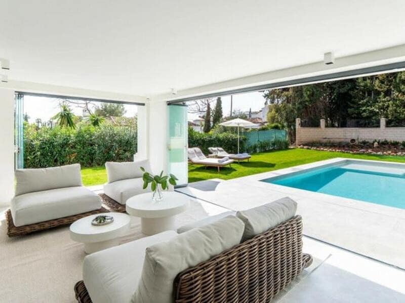 4 bedroom Villa for sale in Marbella with pool garage - € 2,950,000 (Ref: 8536142)